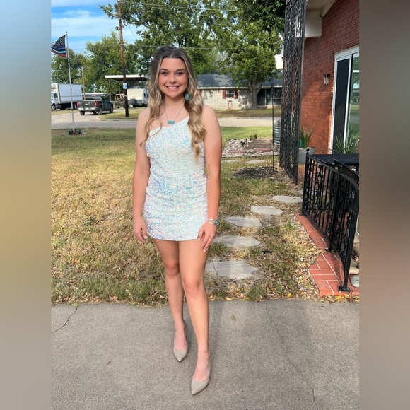 Mini formal dress - Picture 2 of 2